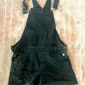 Overall shorts black